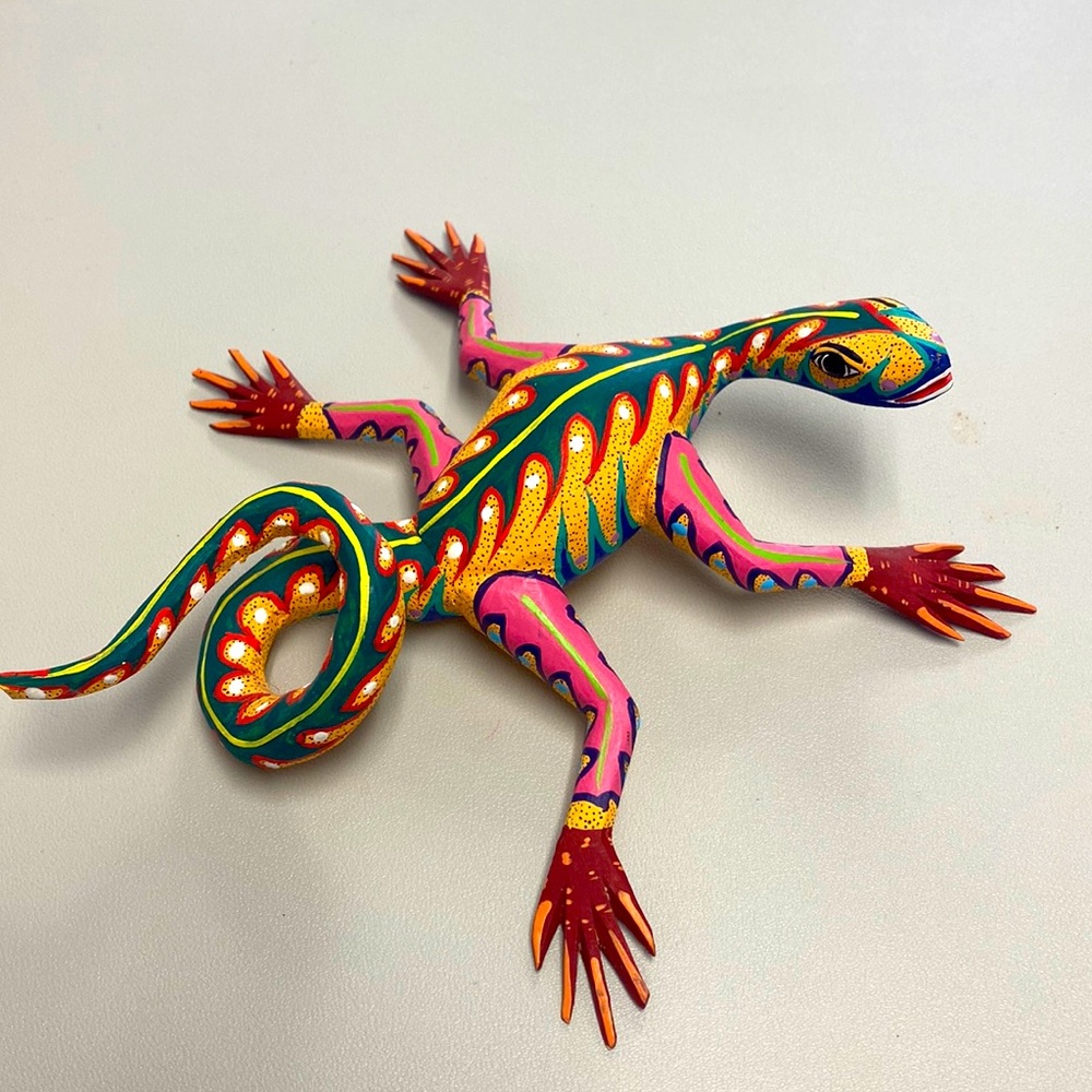 Enrique RG Oaxaca Mexico Art Wood Carving Lizard Miniature Figurine